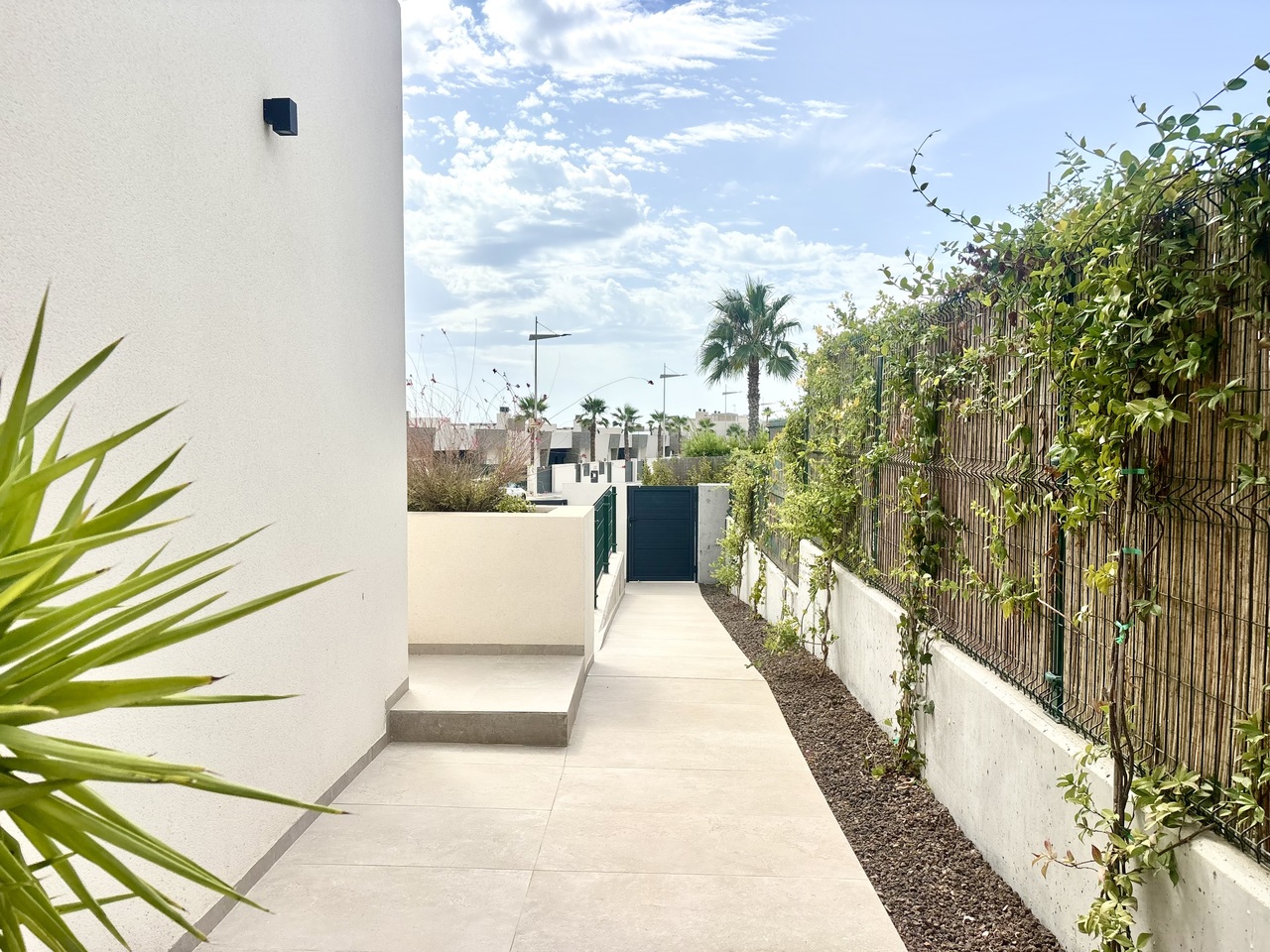 Master bedroom in villa for sale in Algorfa