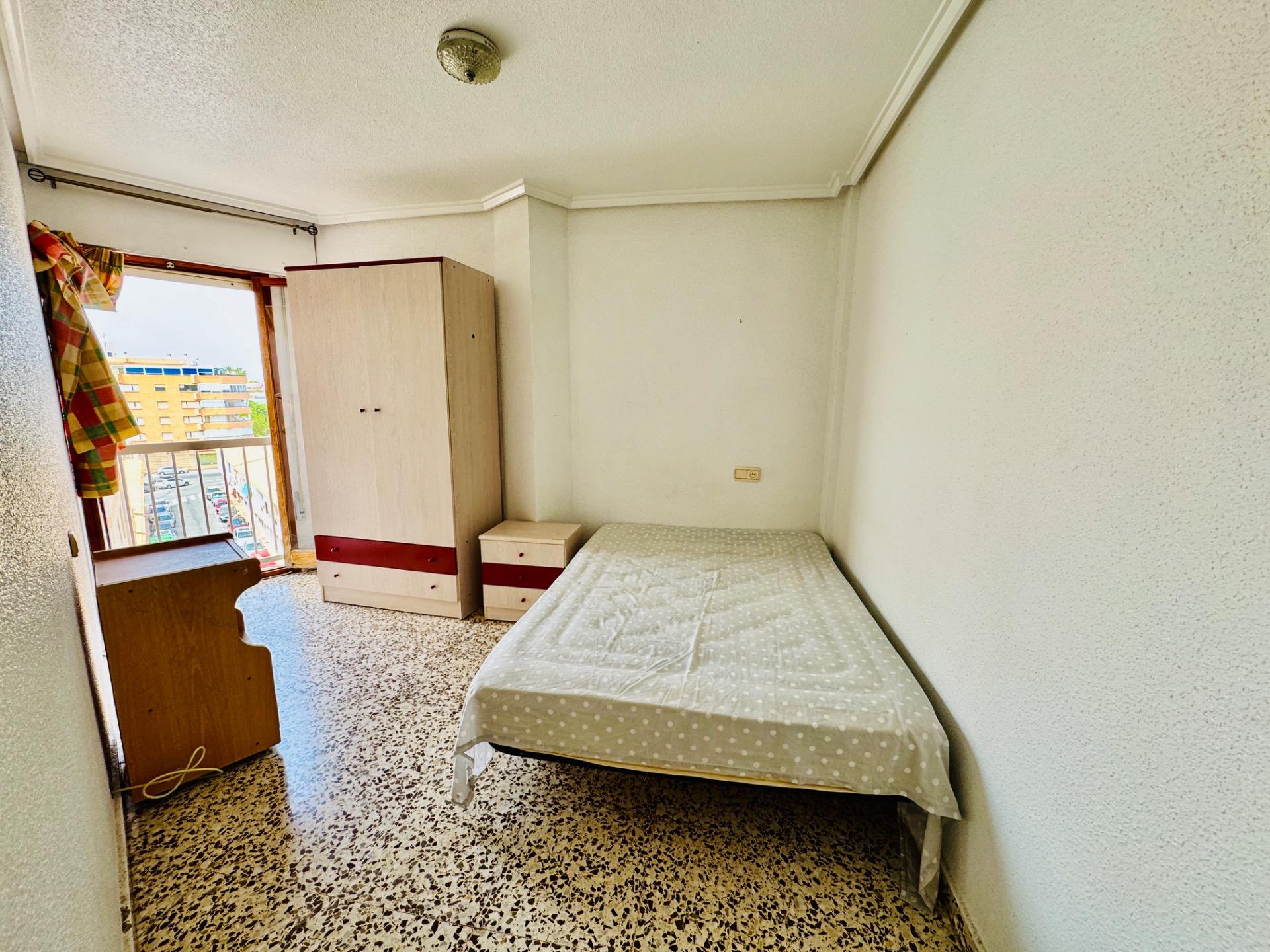 Master bedroom in apartment for sale in Torrevieja