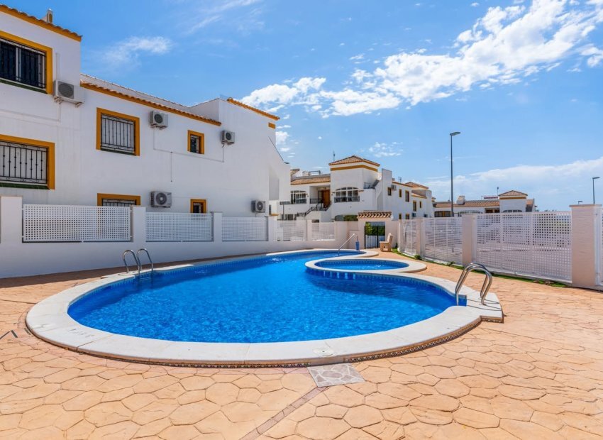 Pool area in penthouse for sale in Vistabella Golf Entre Naranjos