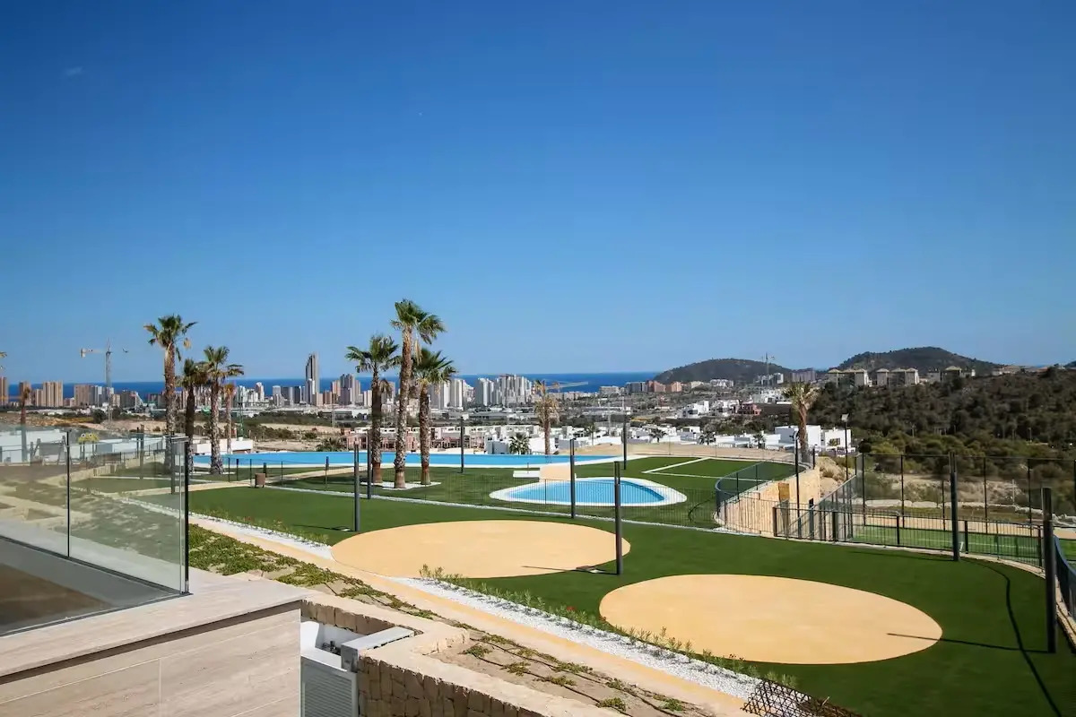 Luxury Duplex Apartment in Camporrosso Stone Valley, Finestrat – Sea Views & Premium Amenities Discover this exclusive duplex apartment located in the prestigious Stone Valley residential development in Finestrat