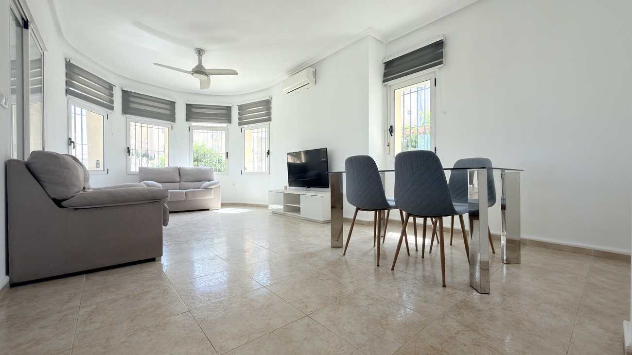 Exterior view in villa for sale in Orihuela Costa