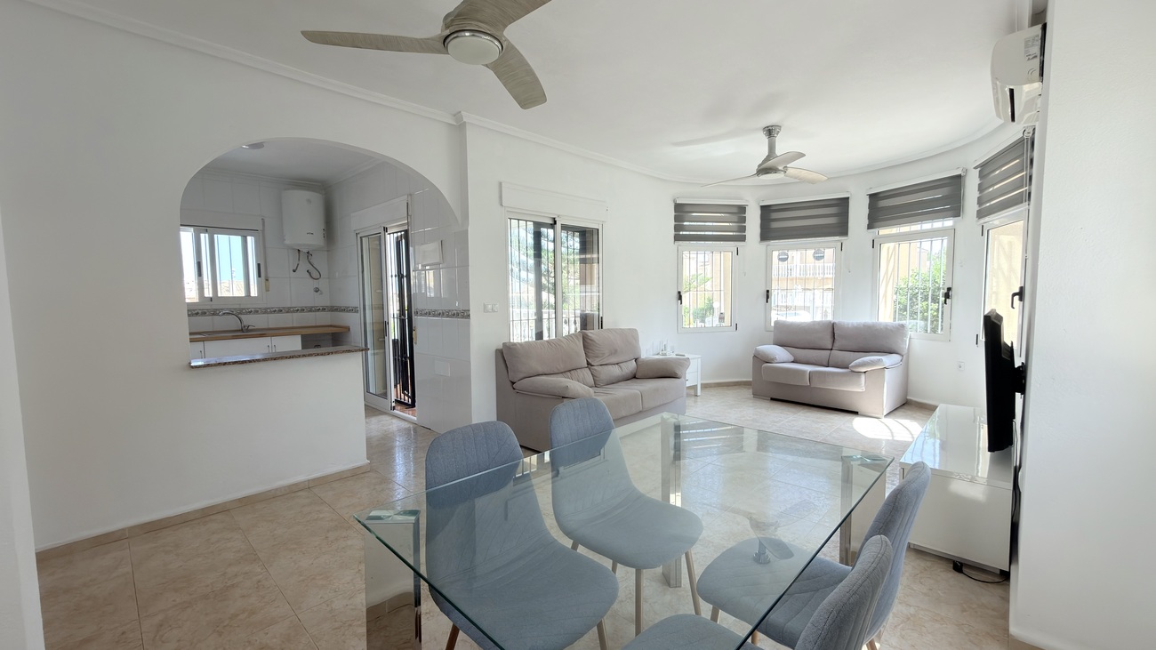 Master bedroom in villa for sale in Orihuela Costa