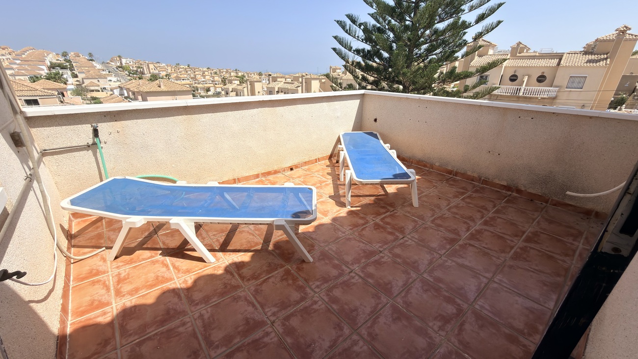 Garden in villa for sale in Orihuela Costa