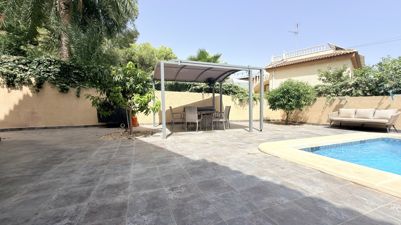 Terrace in villa for sale in Orihuela Costa