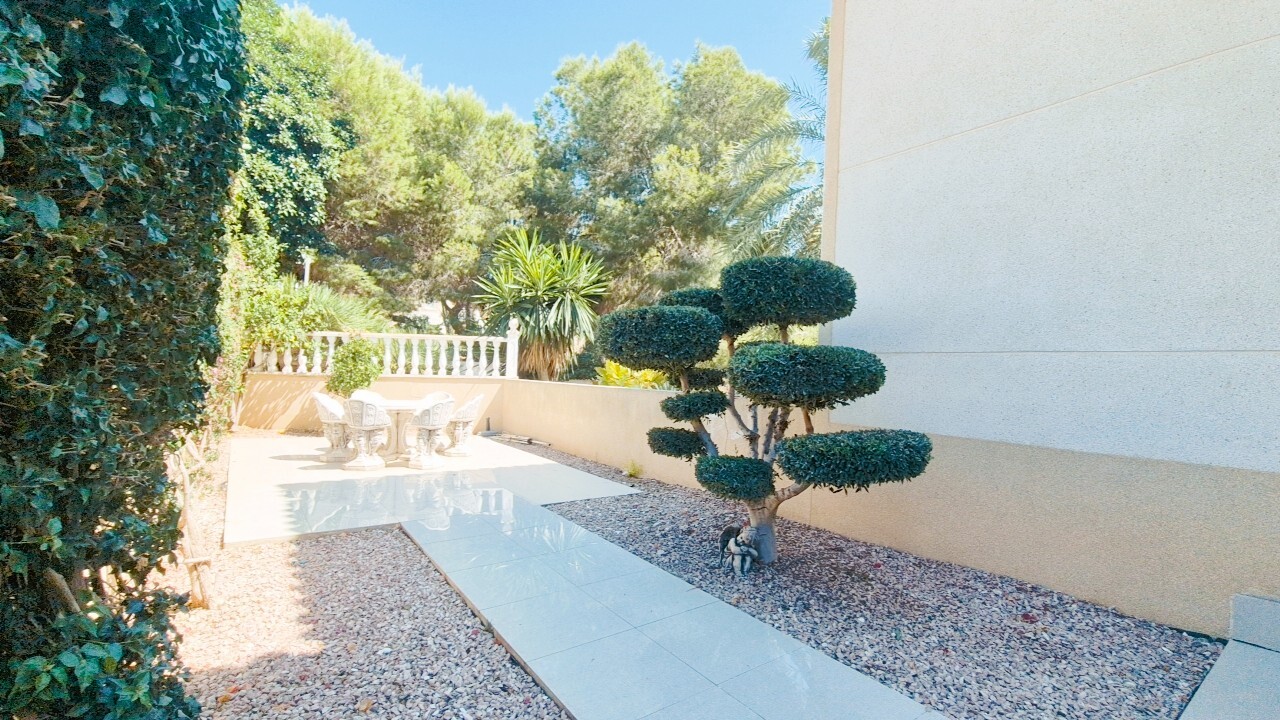 Dining area in villa for sale in Orihuela Costa