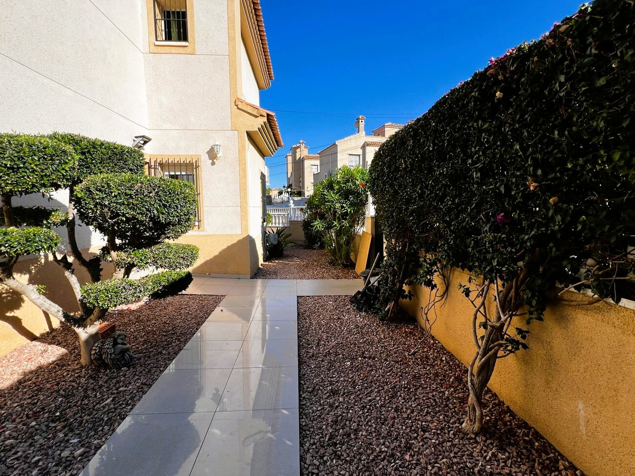 Bedroom in villa for sale in Orihuela Costa