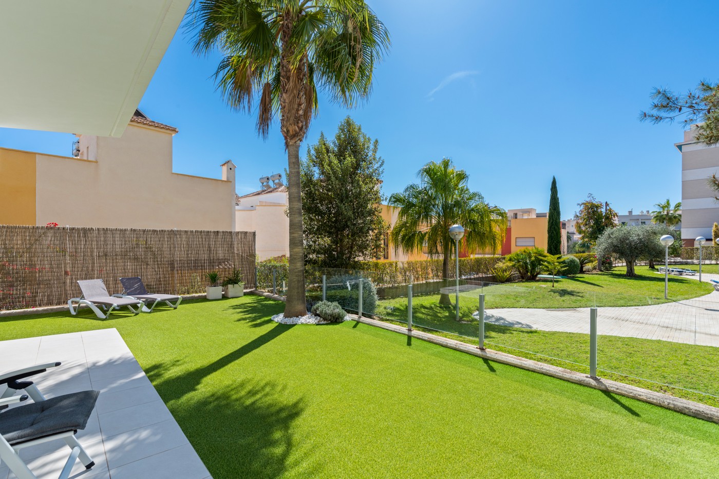 Garden in apartment for sale in Orihuela Costa