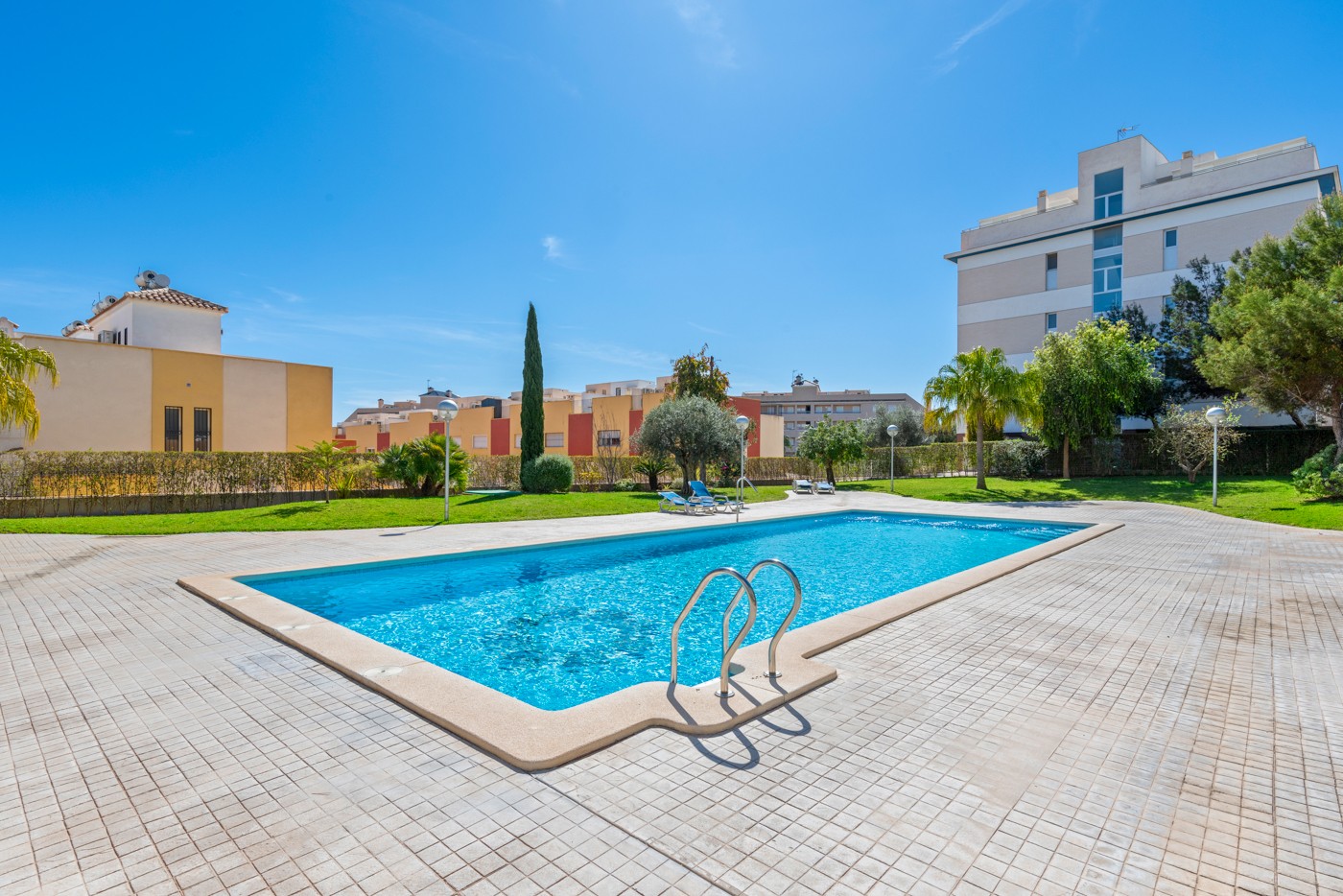 Garden in apartment for sale in Orihuela Costa