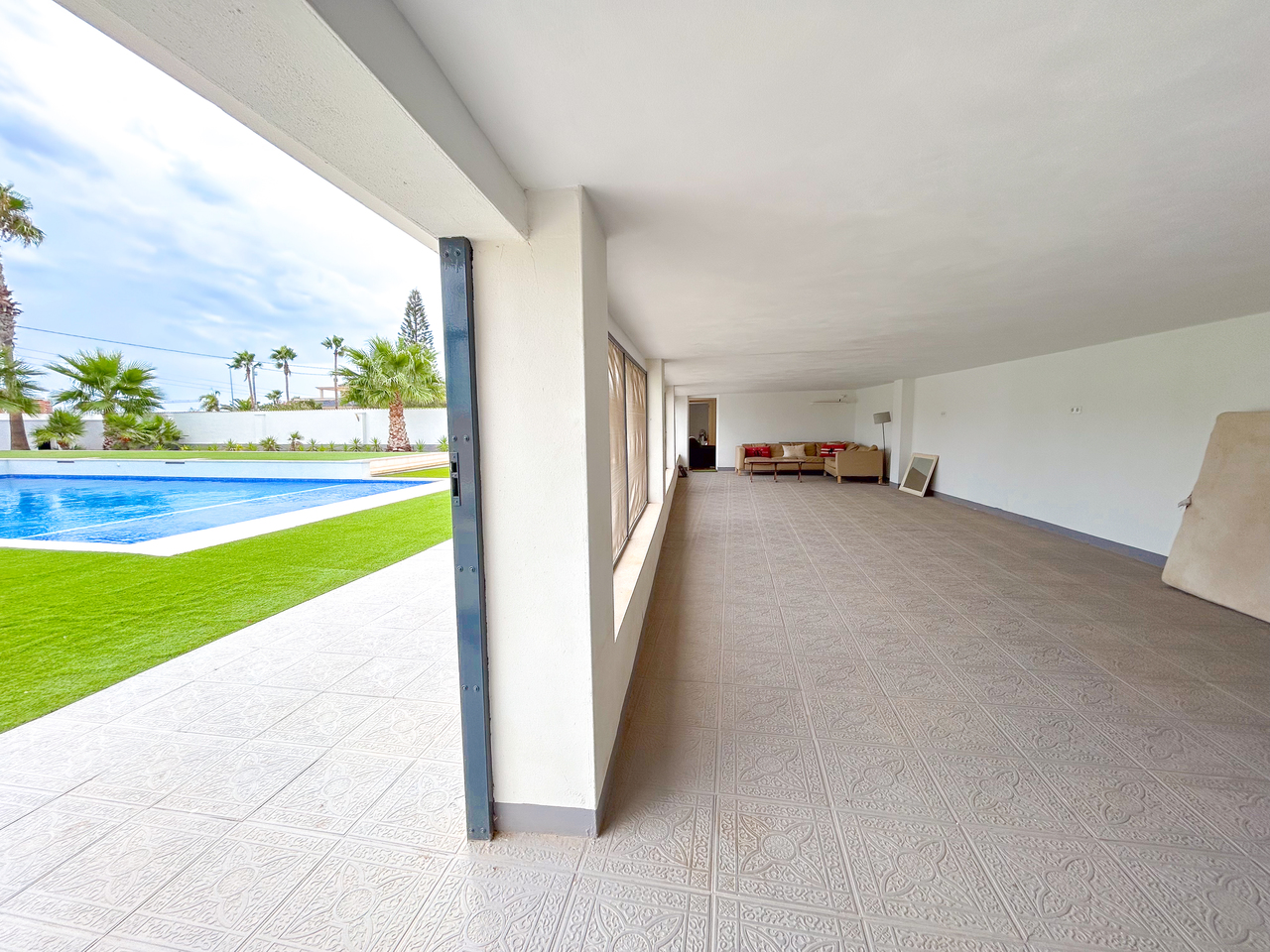 Pool area in villa for sale in Los Montesinos