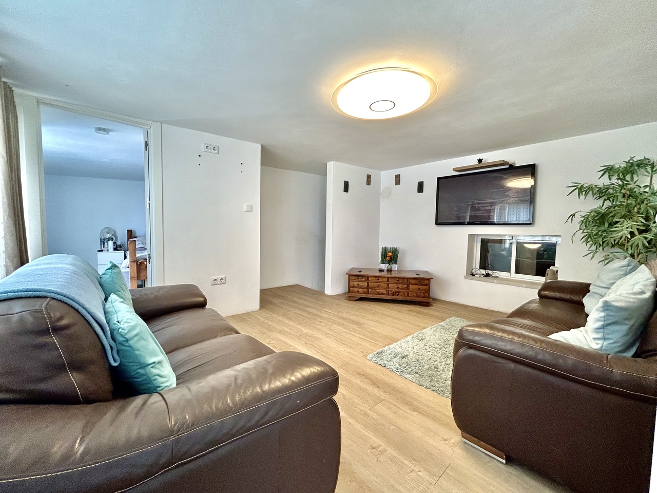 Bedroom in villa for sale in Los Montesinos