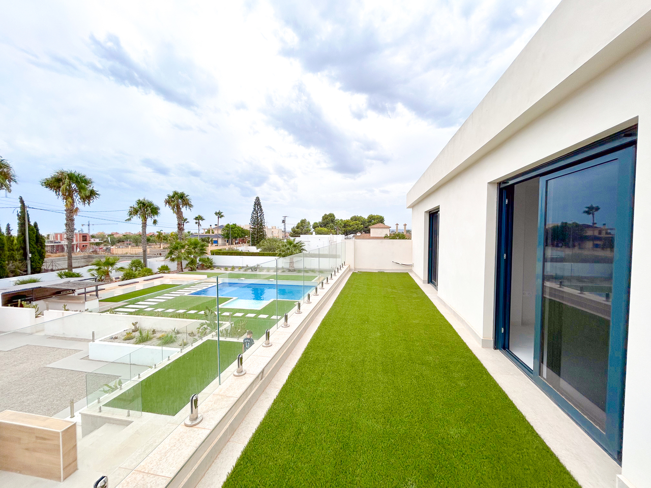 Pool area in villa for sale in Los Montesinos