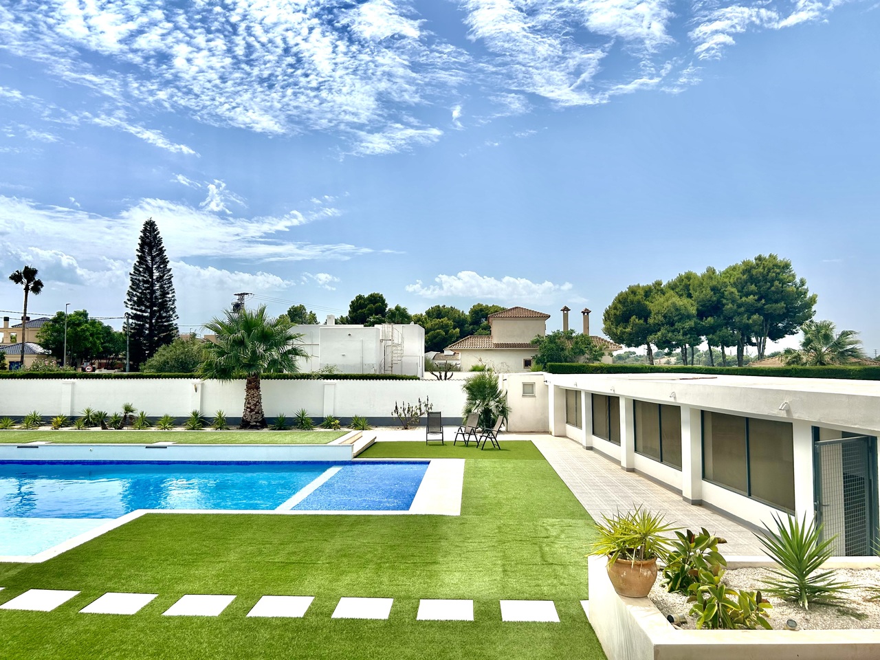 Garden in villa for sale in Los Montesinos