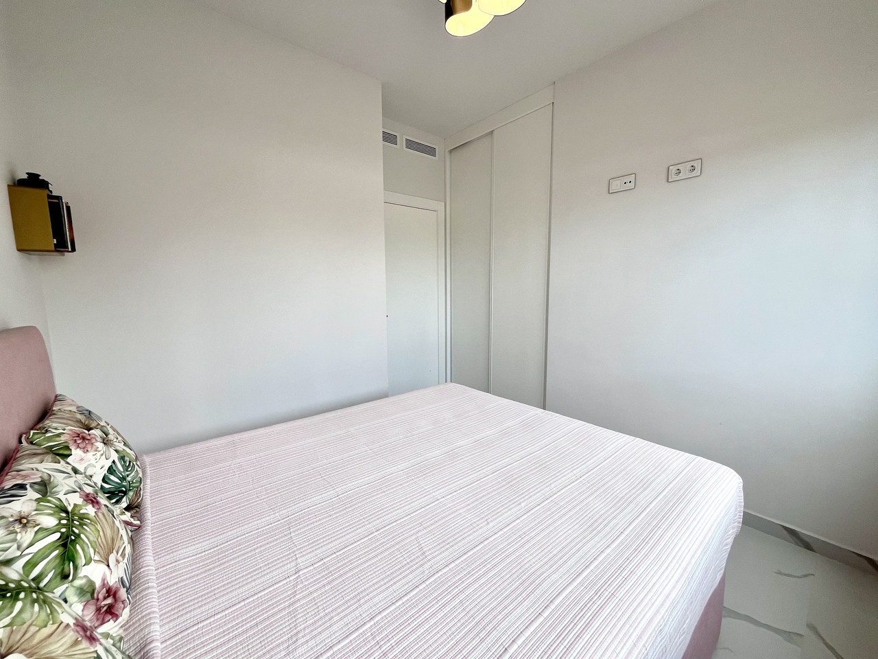 Master bedroom in apartment for sale in San Miguel de Salinas