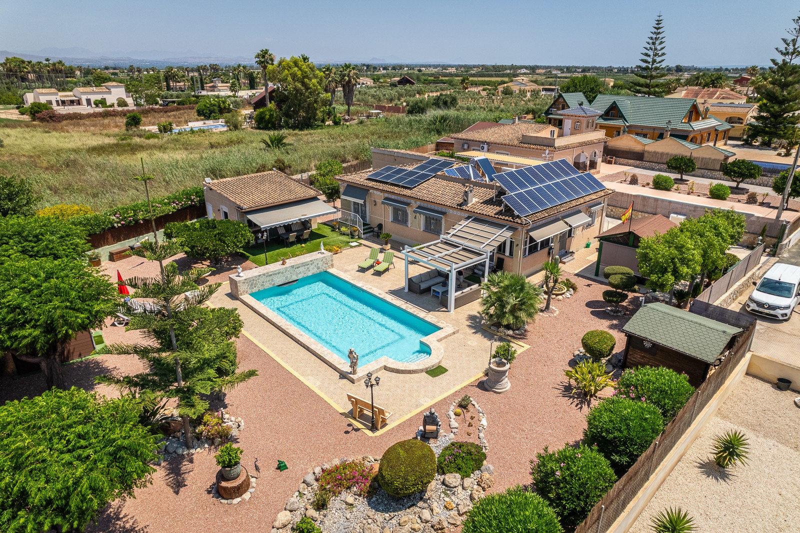 Exclusive Mediterranean-style rural finca – an oasis of tranquility and luxury Welcome to this stunning Mediterranean finca , where charm, comfort, and sustainability come together perfectly