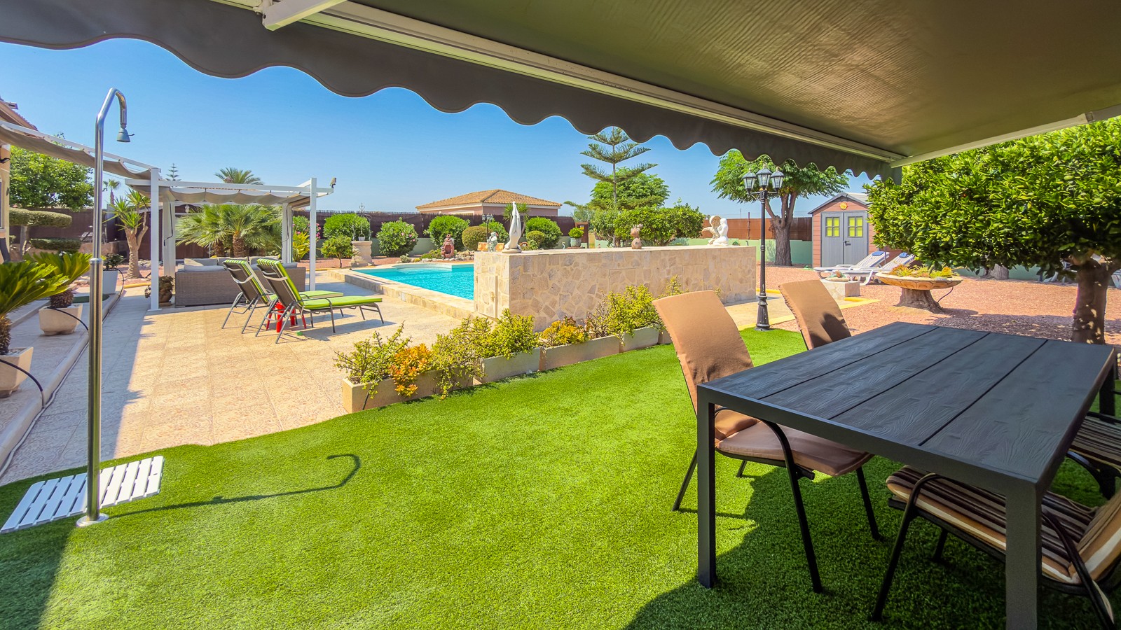 Garden in villa for sale in Catral