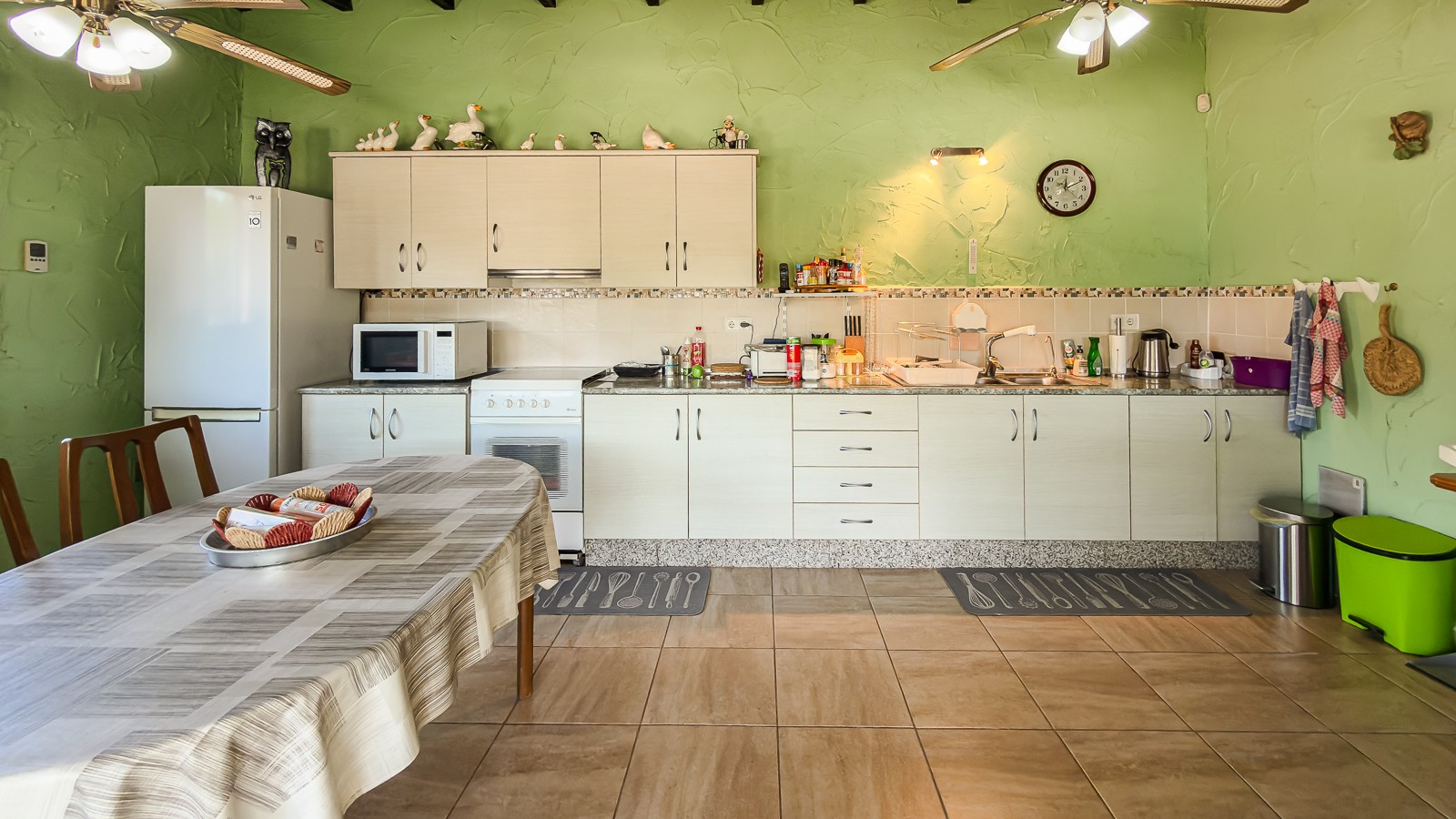 Dining area in villa for sale in Catral