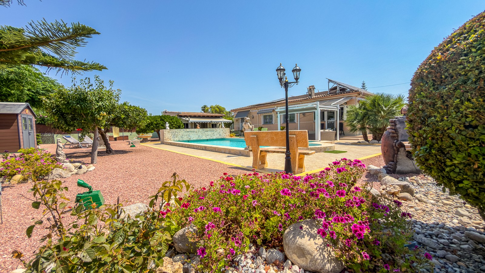 Exclusive Mediterranean-style rural finca – an oasis of tranquility and luxury Welcome to this stunning Mediterranean finca , where charm, comfort, and sustainability come together perfectly