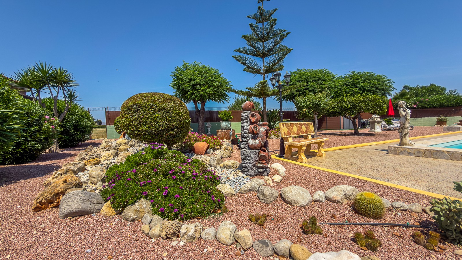 Garden in villa for sale in Catral