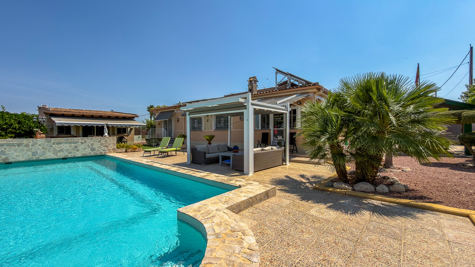 Exterior view in villa for sale in Catral
