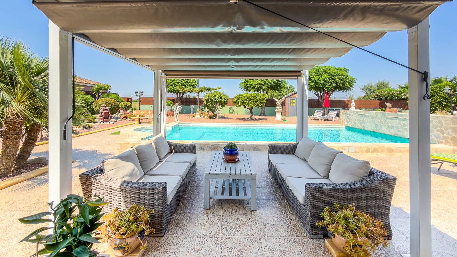 Exclusive Mediterranean-style rural finca – an oasis of tranquility and luxury Welcome to this stunning Mediterranean finca , where charm, comfort, and sustainability come together perfectly