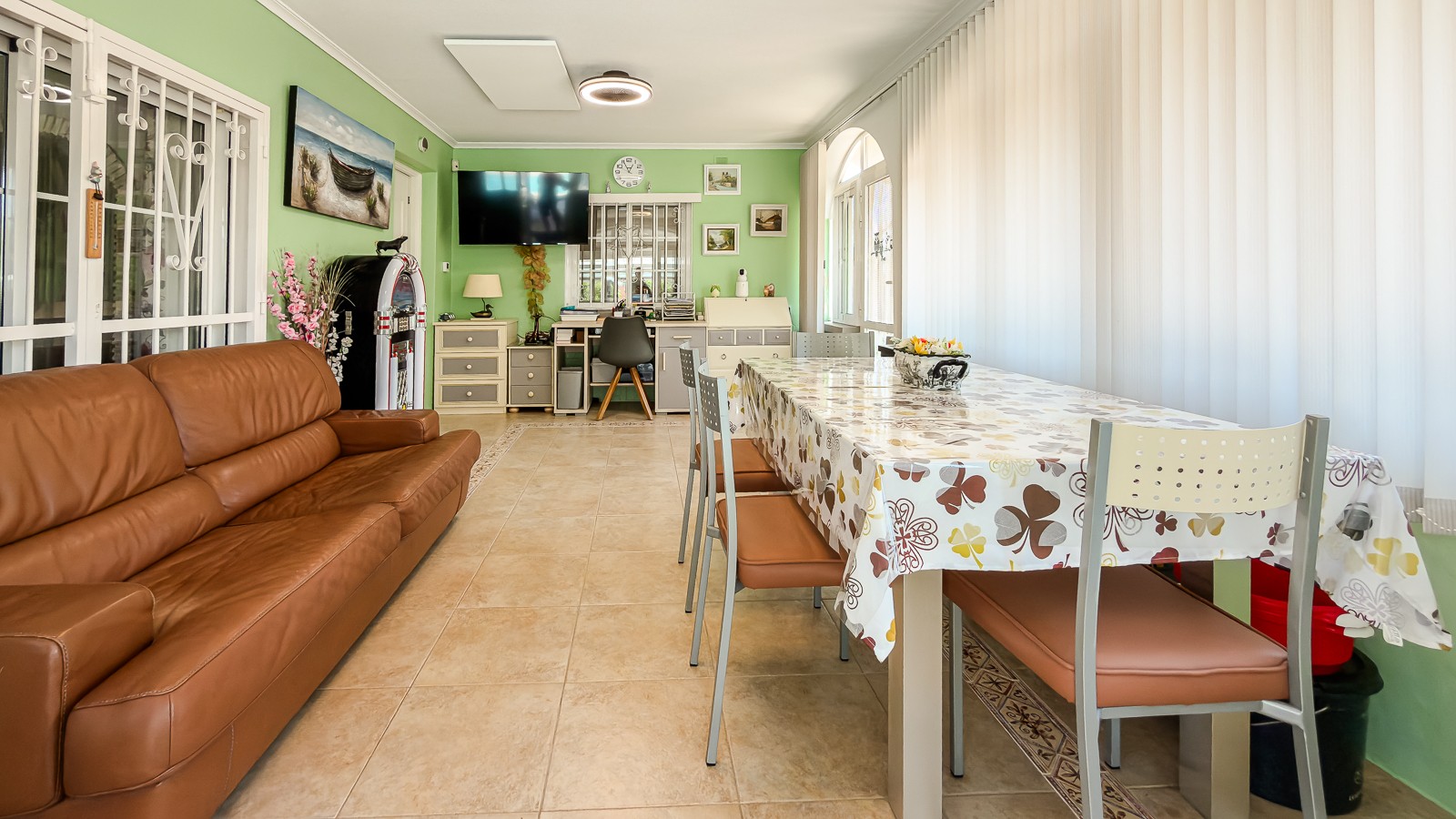 Living room in villa for sale in Catral