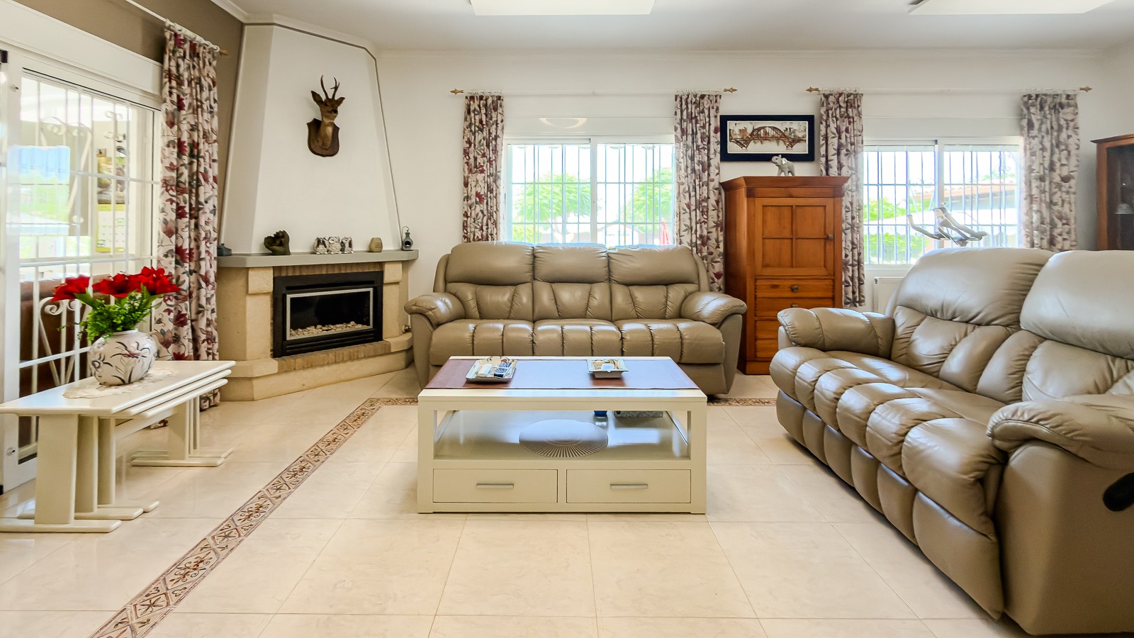 Exclusive Mediterranean-style rural finca – an oasis of tranquility and luxury Welcome to this stunning Mediterranean finca , where charm, comfort, and sustainability come together perfectly