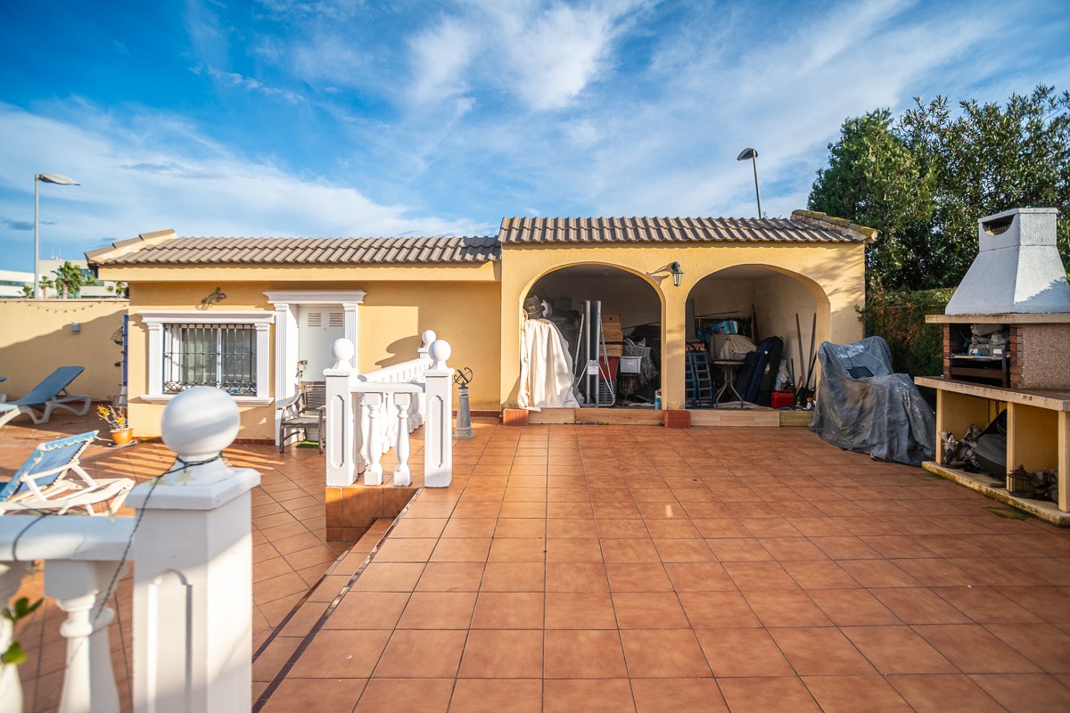 Exterior view in villa for sale in Torrevieja