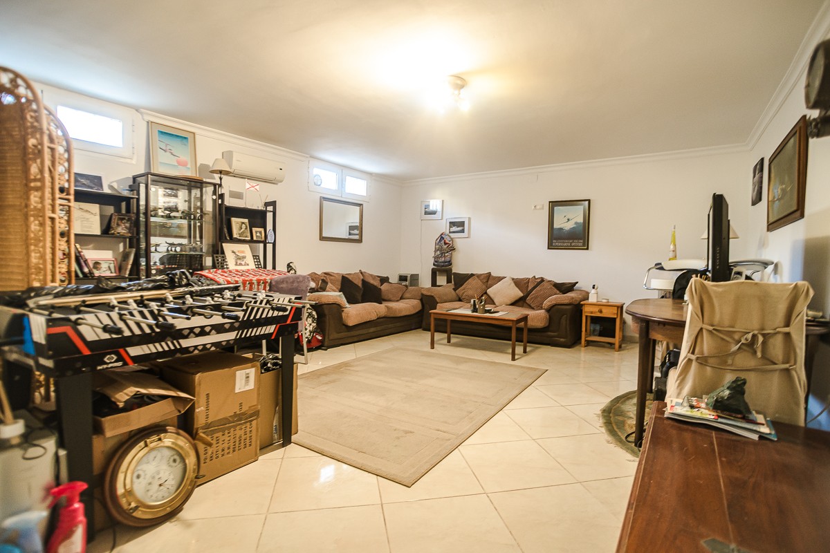 Bedroom in villa for sale in Torrevieja