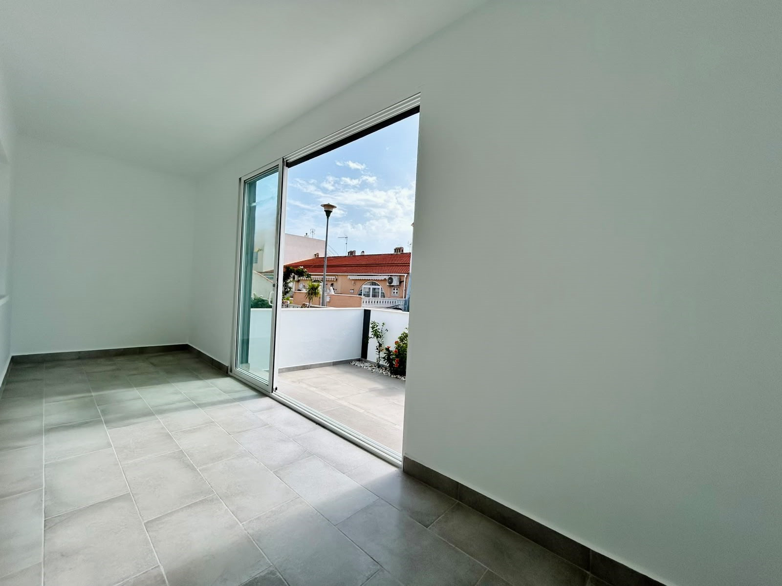 Garden in bungalow for sale in La Siesta
