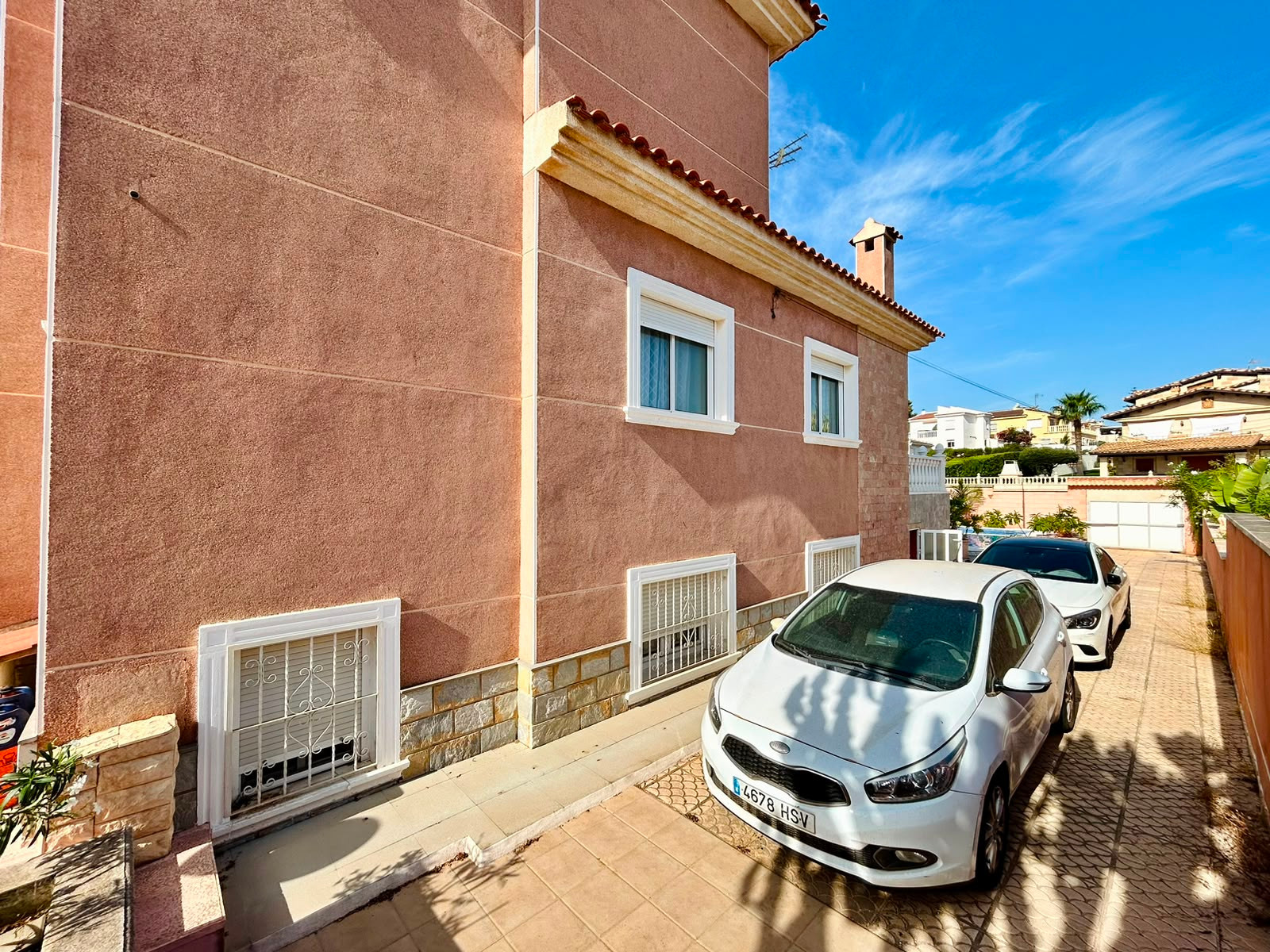 Exterior view in villa for sale in Orihuela