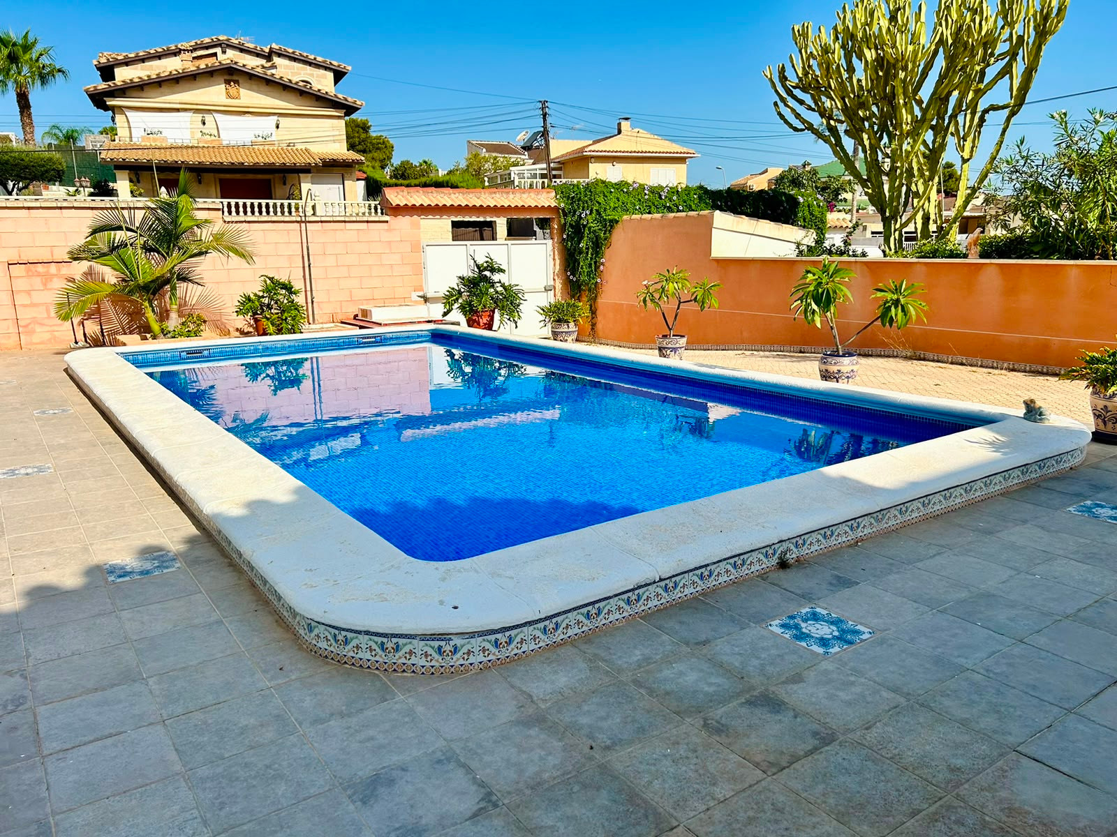Garden in villa for sale in Orihuela