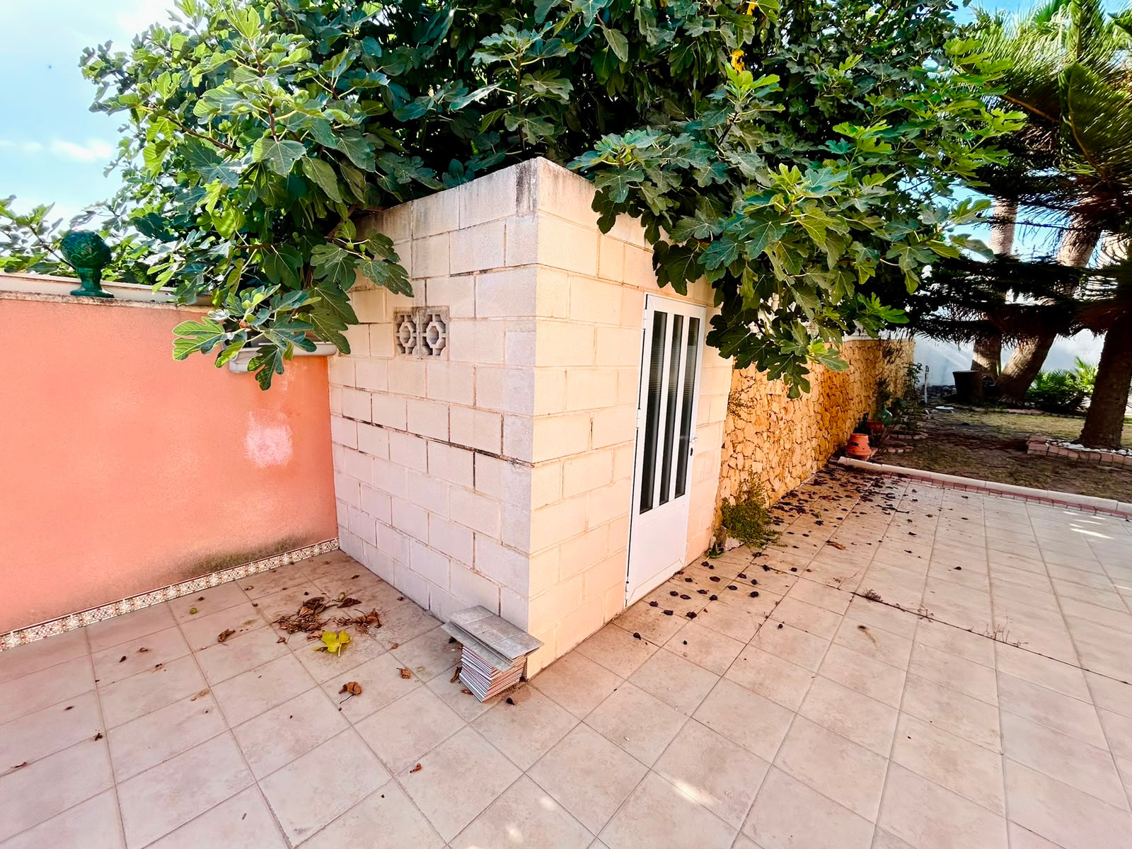 Garden in villa for sale in Orihuela