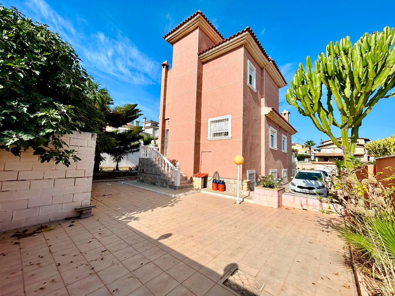 Bedroom in villa for sale in Orihuela