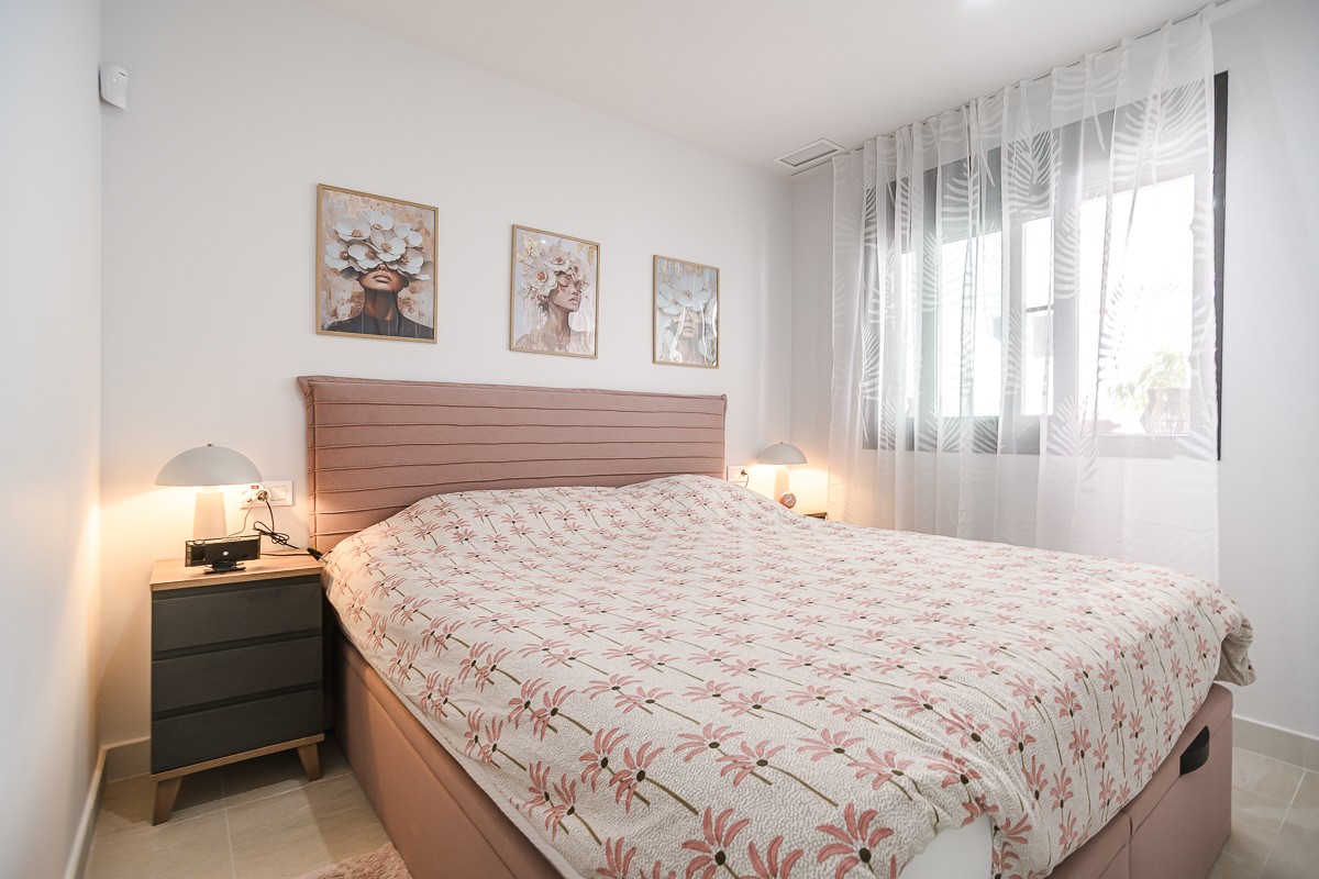 Master bedroom in apartment for sale in Torrevieja