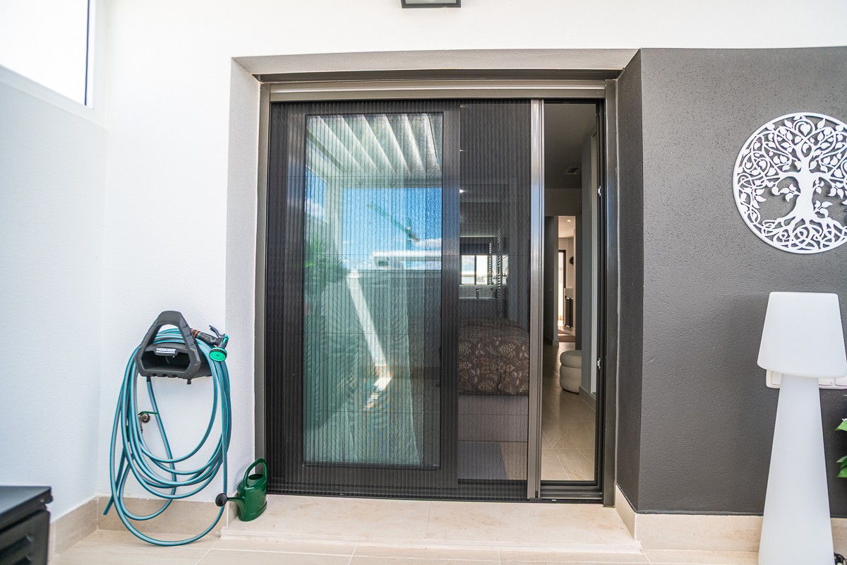 Bedroom in apartment for sale in Torrevieja