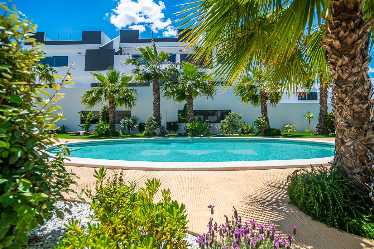 Bedroom in apartment for sale in Torrevieja