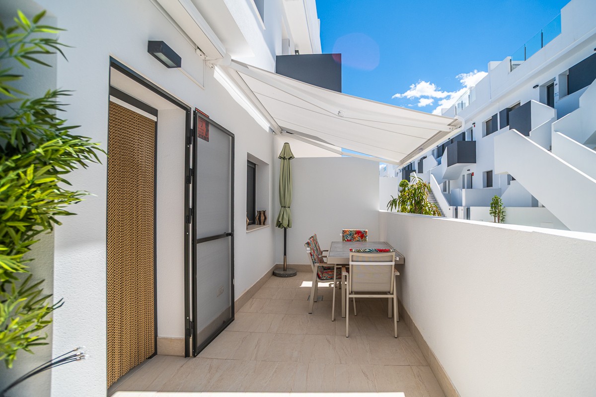 Terrace in apartment for sale in Torrevieja