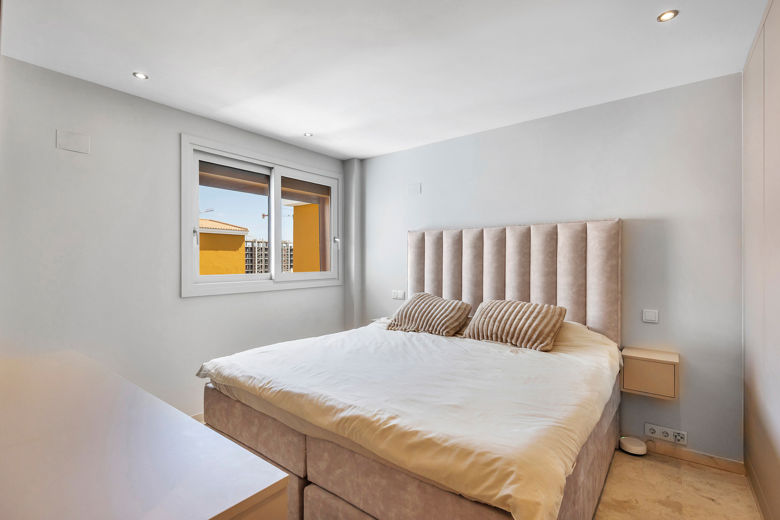 Master bedroom in apartment for sale in Torrevieja