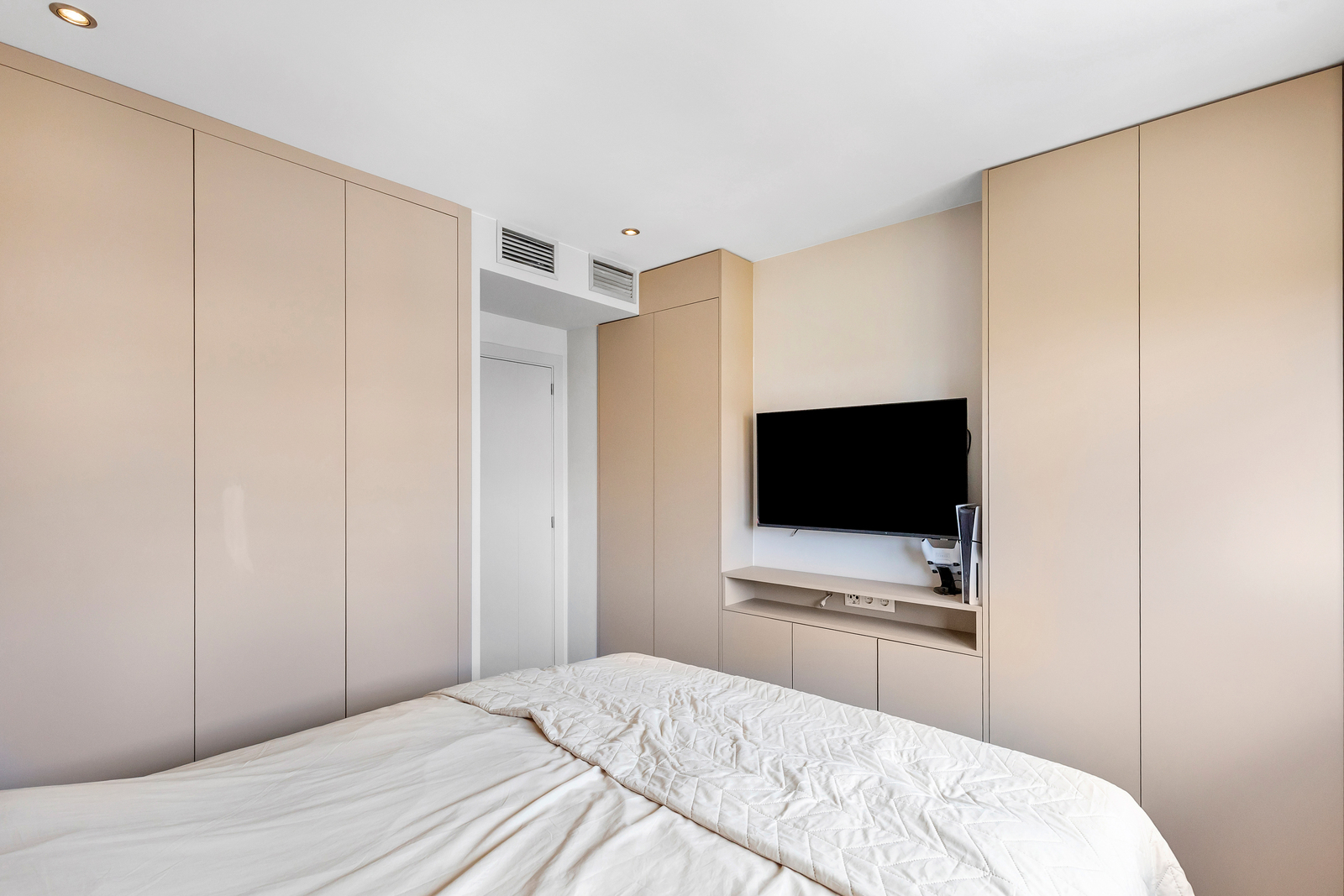 Bedroom in apartment for sale in Torrevieja