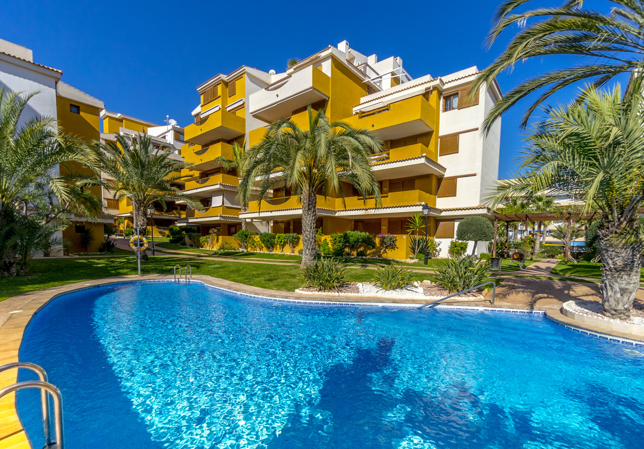 Terrace in apartment for sale in Torrevieja