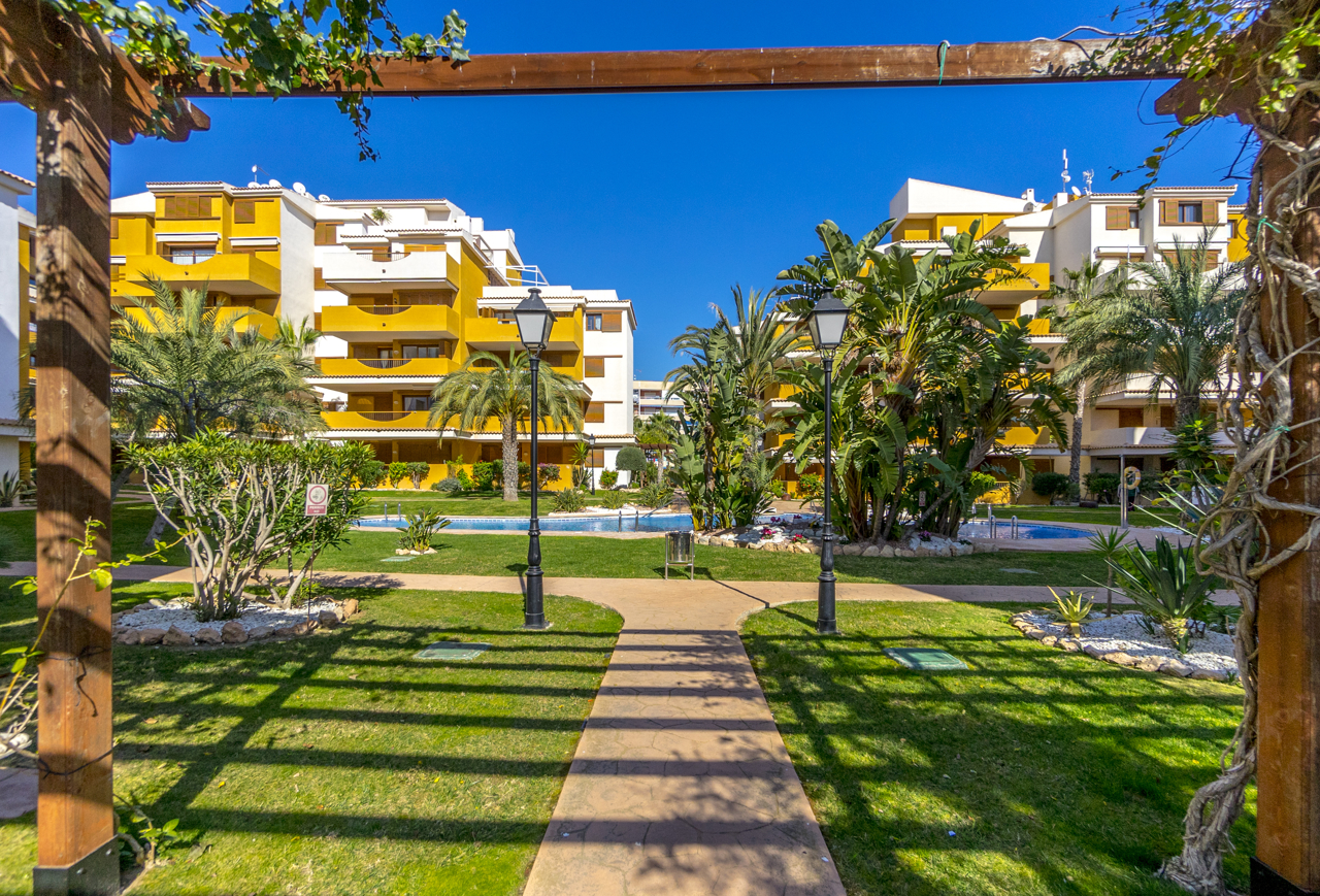 Bedroom in apartment for sale in Torrevieja