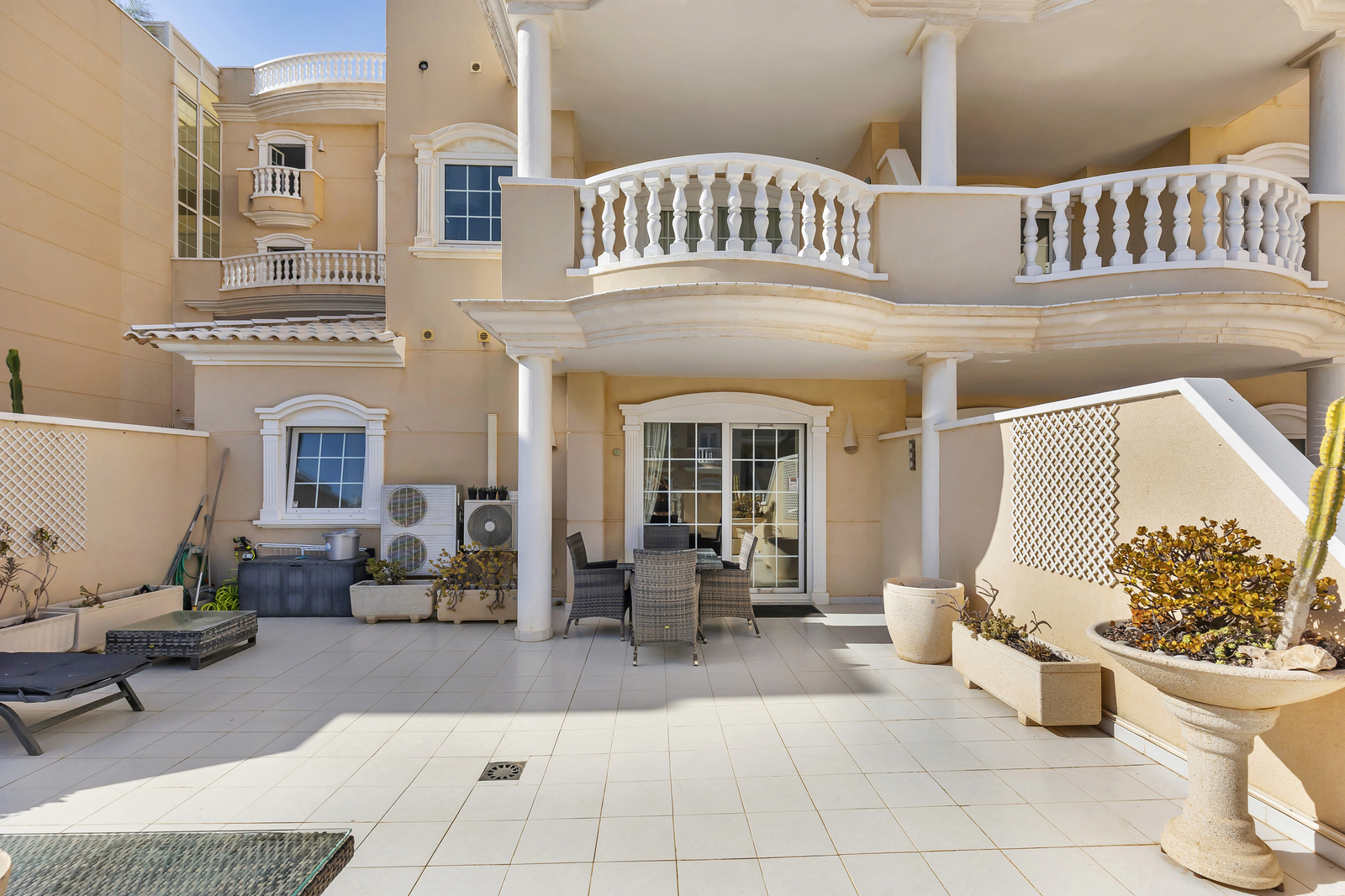 Pool area in apartment for sale in Guardamar del Segura