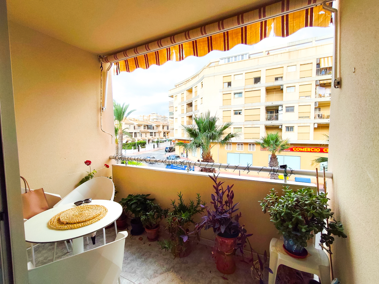 Master bedroom in apartment for sale in Guardamar del Segura