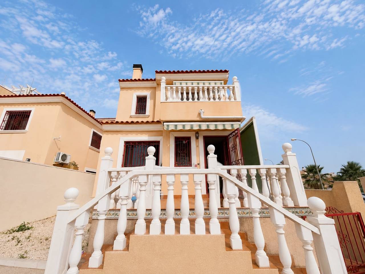 Bedroom in villa for sale in Villamartin