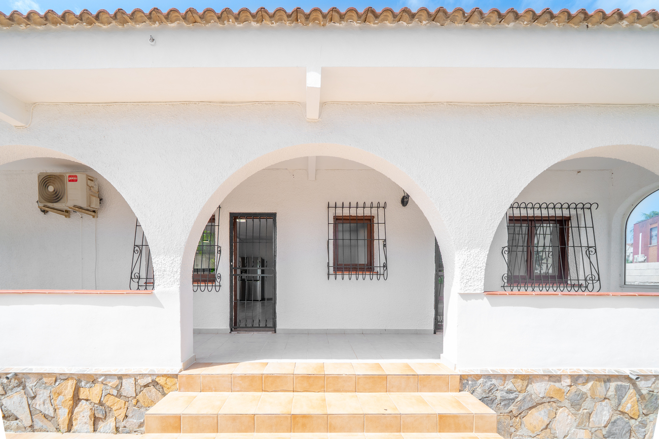 Master bedroom in villa for sale in Los Balcones