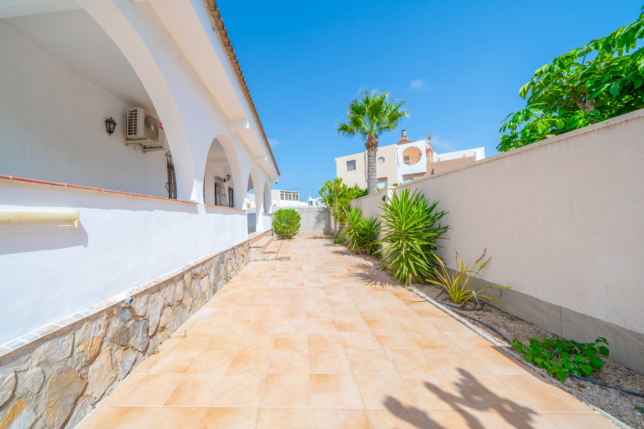 Pool area in villa for sale in Los Balcones