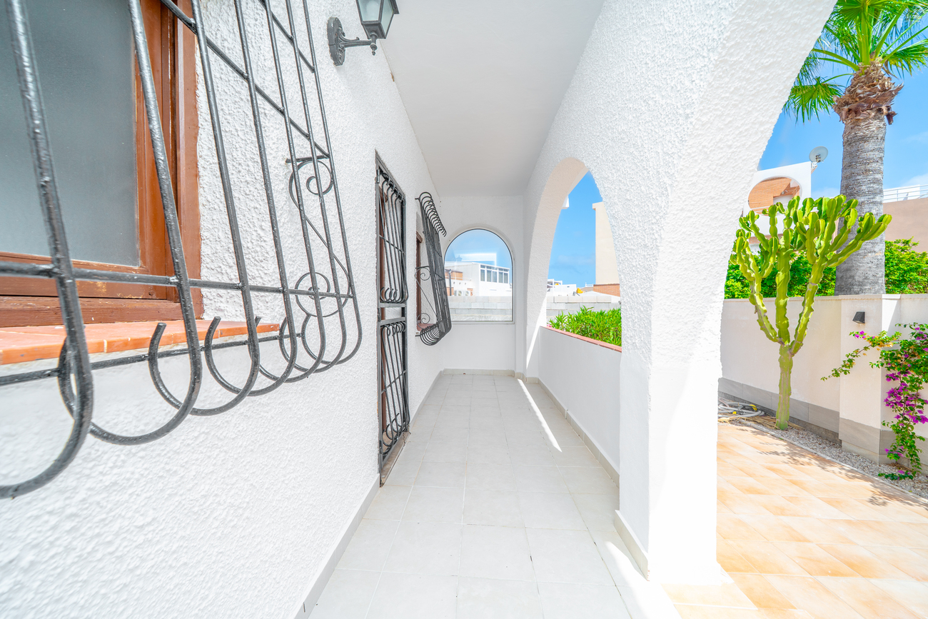 Dining area in villa for sale in Los Balcones