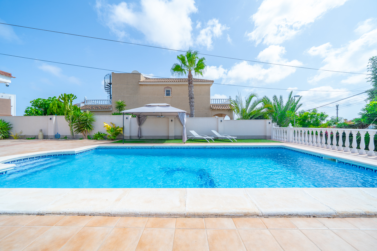 Pool area in villa for sale in Los Balcones