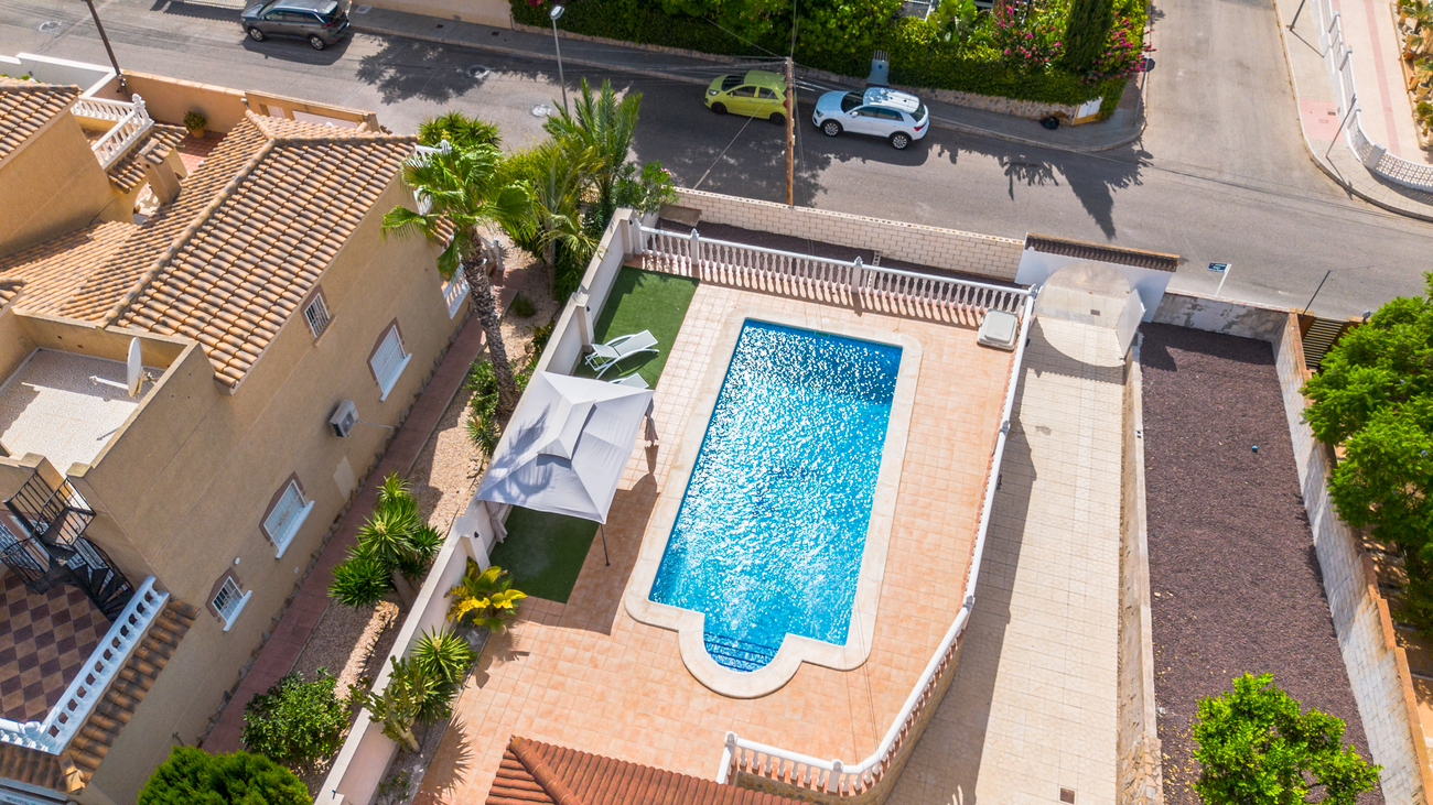 Dining area in villa for sale in Los Balcones