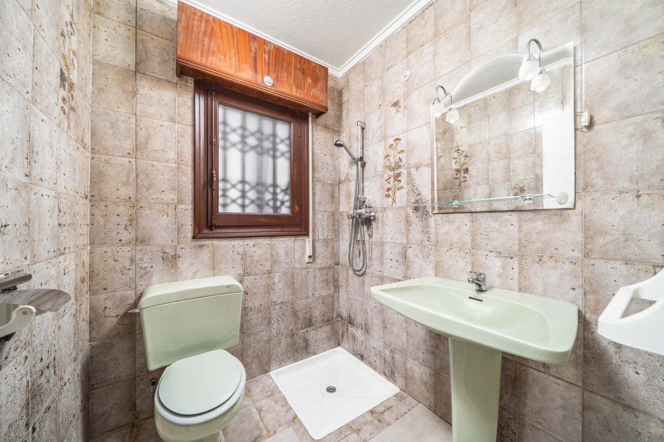 Bathroom in villa for sale in Los Balcones